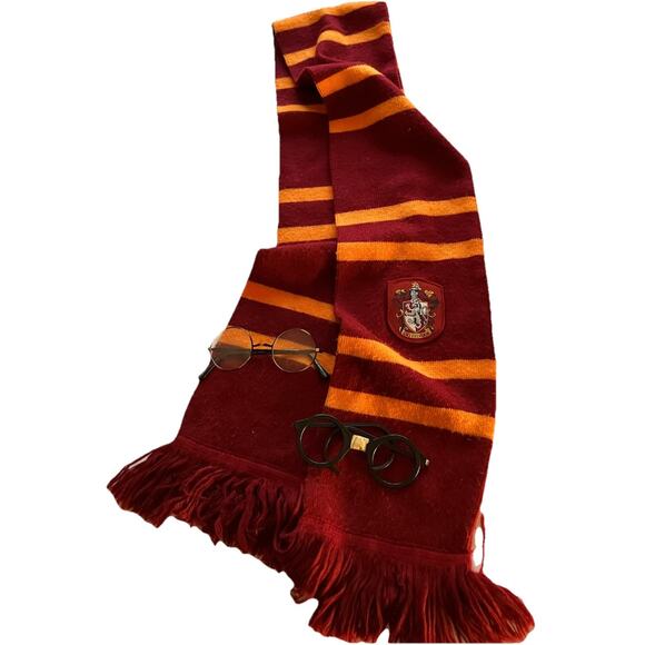 Official Harry Potter Gryffindor Scarf - Platform 9 3/4 Shop + 2 Glasses - Picture 1 of 11